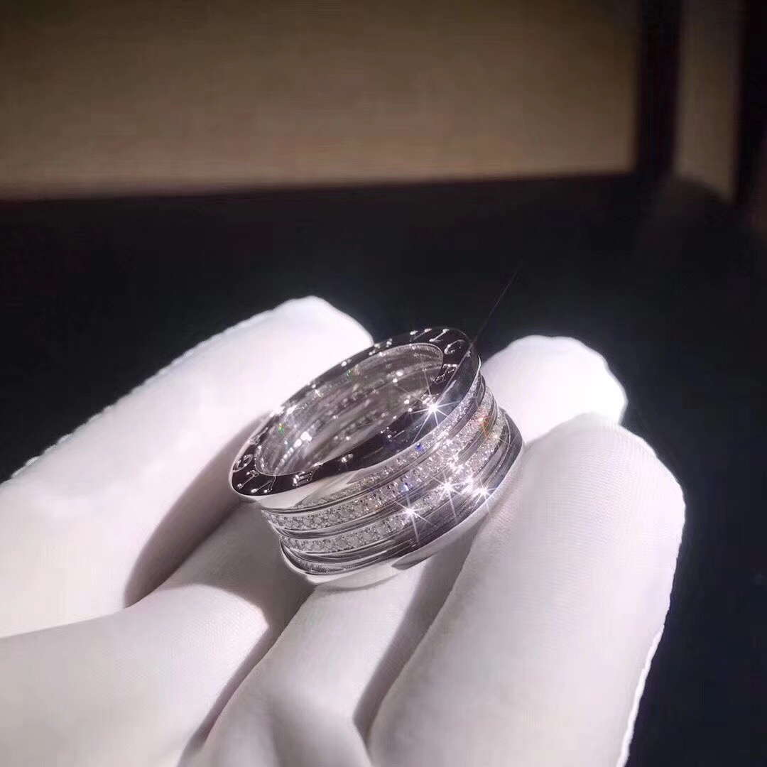 Bulgari B.zero1 4-band Ring 18k White Gold set with Pavé Diamonds on the Spiral AN850556