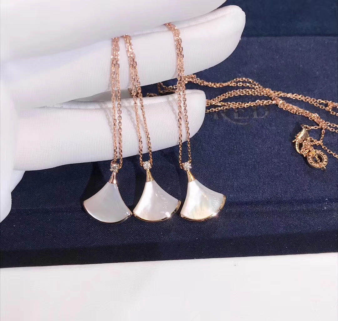 18k Rose Gold Mother-Of-Pearl and Diamond Bvlgari Divas’ Dream Necklace