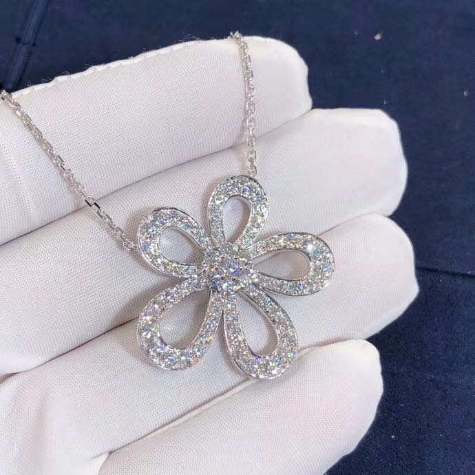 Van Cleef & Arpels Flowerlace Pendant in 18K White Gold with Pave Full Diamonds VCARP05200