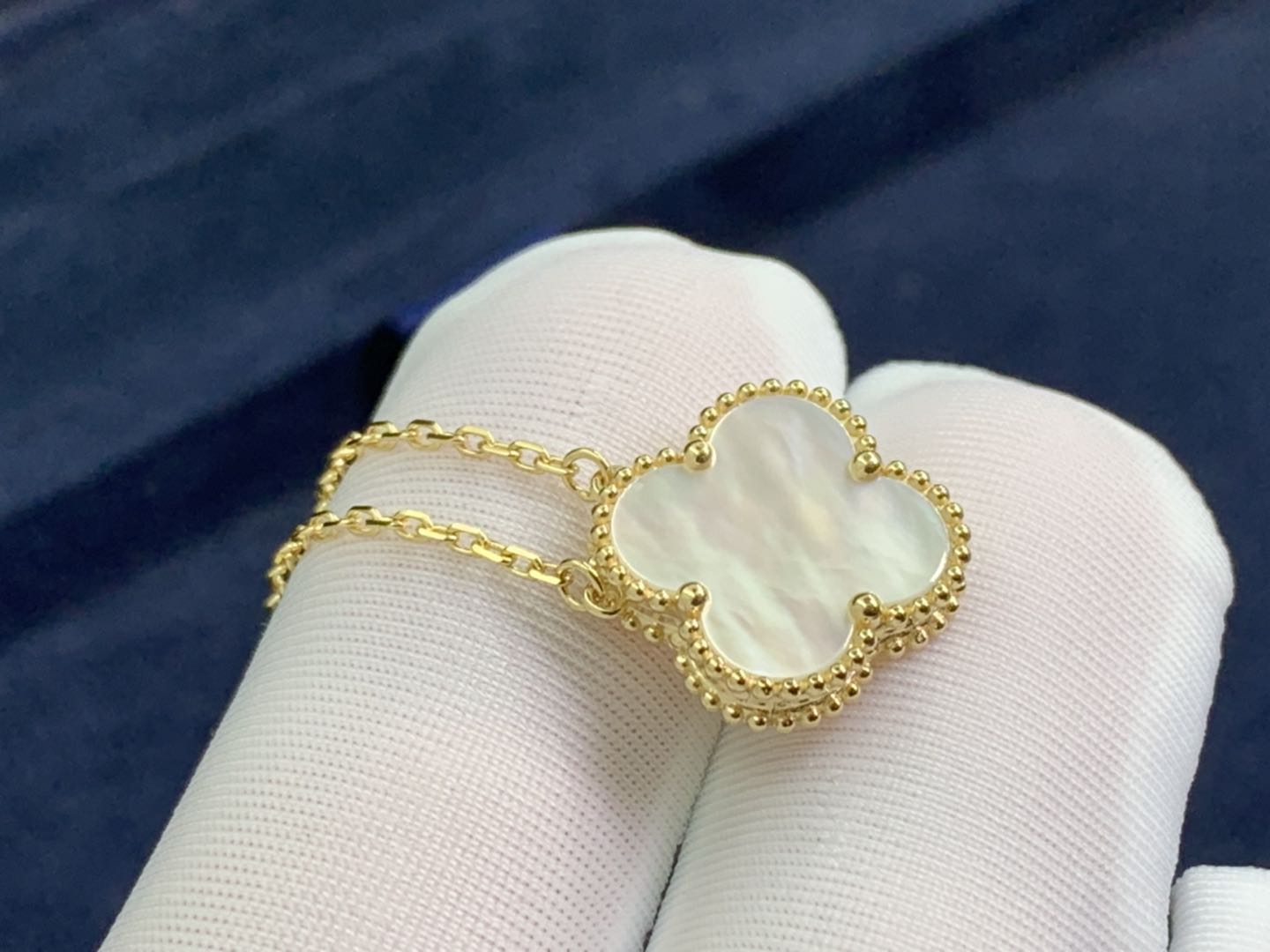 18K Yellow Gold Van Cleef & Arpels Vintage Alhambra 1 Motif Mother of Pearl Necklace