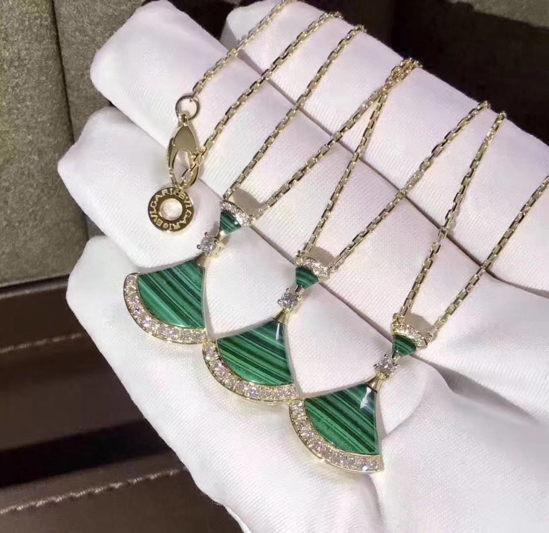 Bvlgari Diva’ Deram Necklace In 18kt Yellow Gold with Pendant Set With Diamond